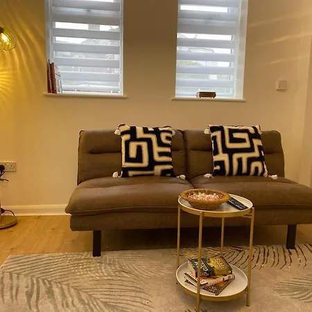 Cosy Modern Pet Friendly Garden 5 Min To Station-2